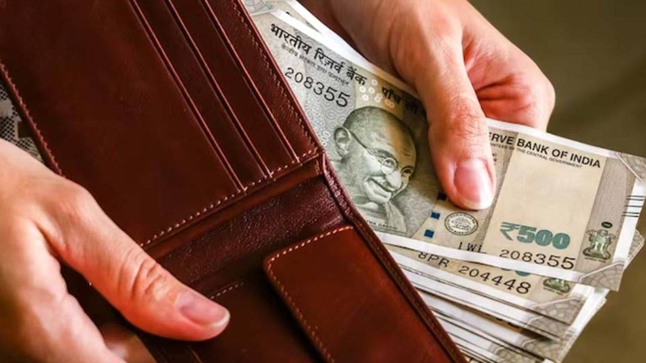মাসের শেষে হাতে টান, মাসভর মানিব্যাগ ভর্তি রাখুন এই বাস্তু টিপসে