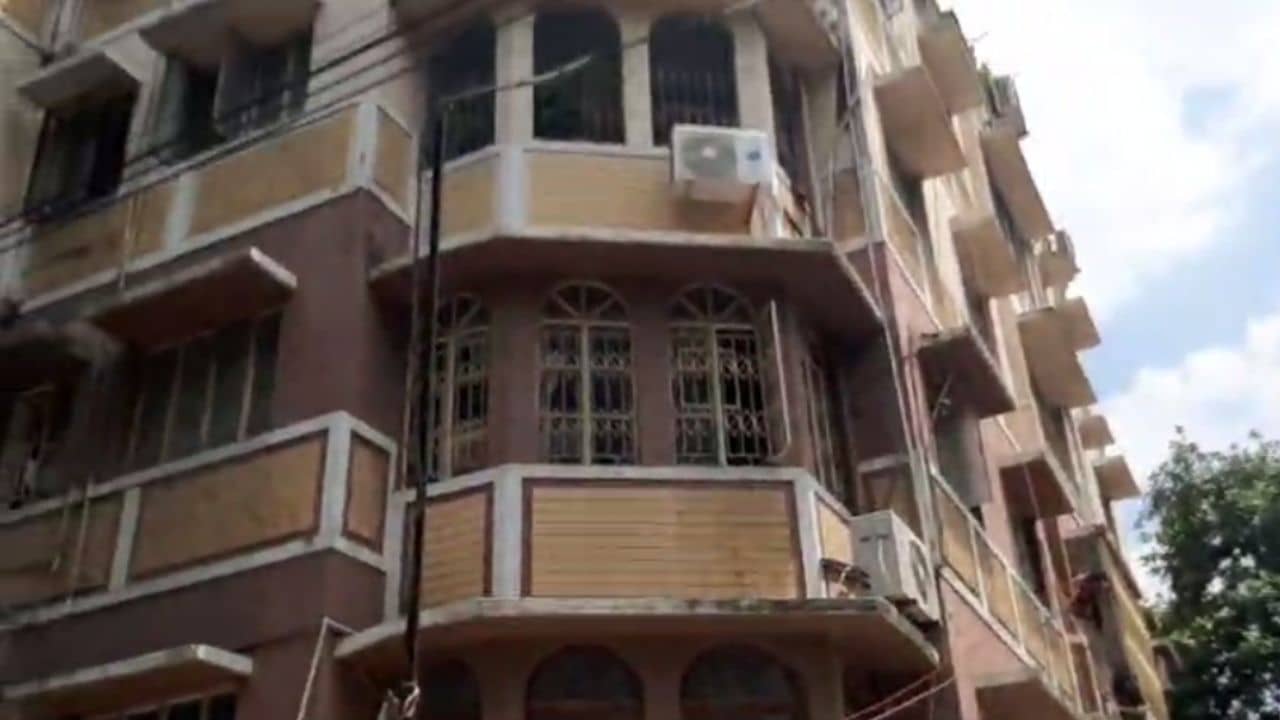 Uttarpara: রুমের দরজা বন্ধ করে এসি চালিয়ে দেদার ঘুম রানুর, ওদিকে তখন বাড়ির ভিতরে যা হওয়ার হয়ে গেল