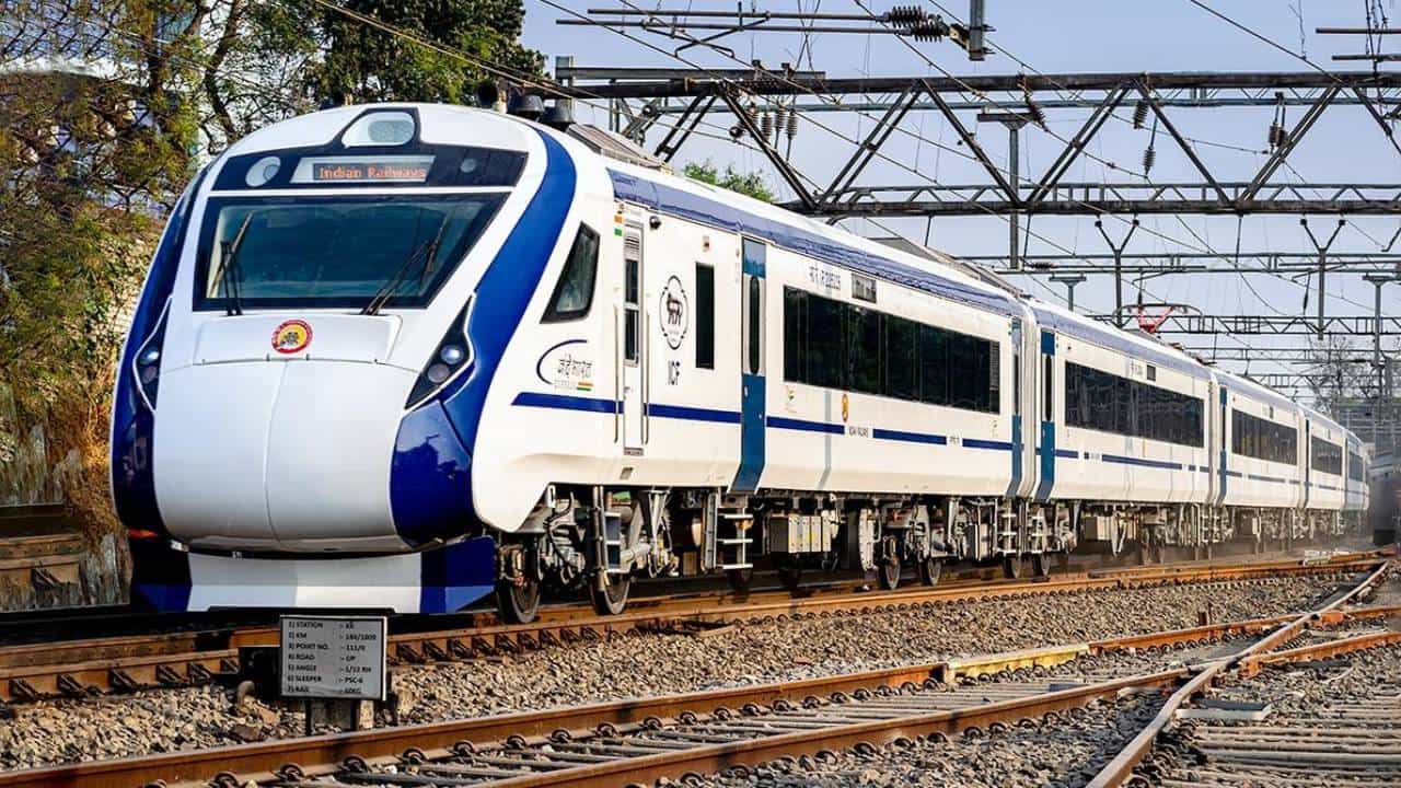 Vande Bharat Express: সবথেকে কম ভাড়ায় কোন 'বন্দে ভারত' এক্সপ্রেসে চড়তে পারবেন? তালিকায় আছে বাংলার দুটি ট্রেনও Vande Bharat Express: সবথেকে কম ভাড়ায় কোন 'বন্দে ভারত' এক্সপ্রেসে চড়তে পারবেন? তালিকায় আছে বাংলার দুটি ট্রেনও