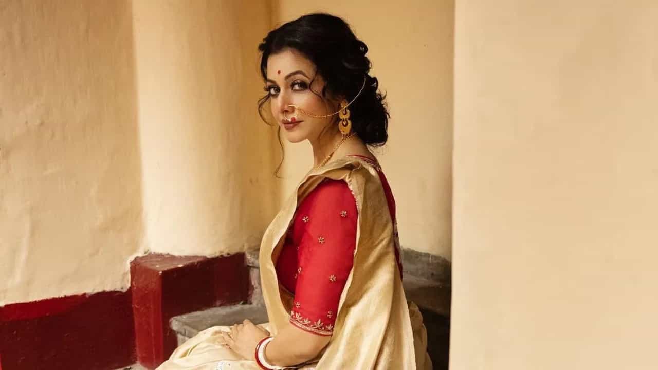প্রেম উঁকি দিচ্ছে কোয়েলের জীবনে, বাড়িতে আঁচ পেতেই কী করেন তাঁর... প্রেম উঁকি দিচ্ছে কোয়েলের জীবনে, বাড়িতে আঁচ পেতেই কী করেন তাঁর...