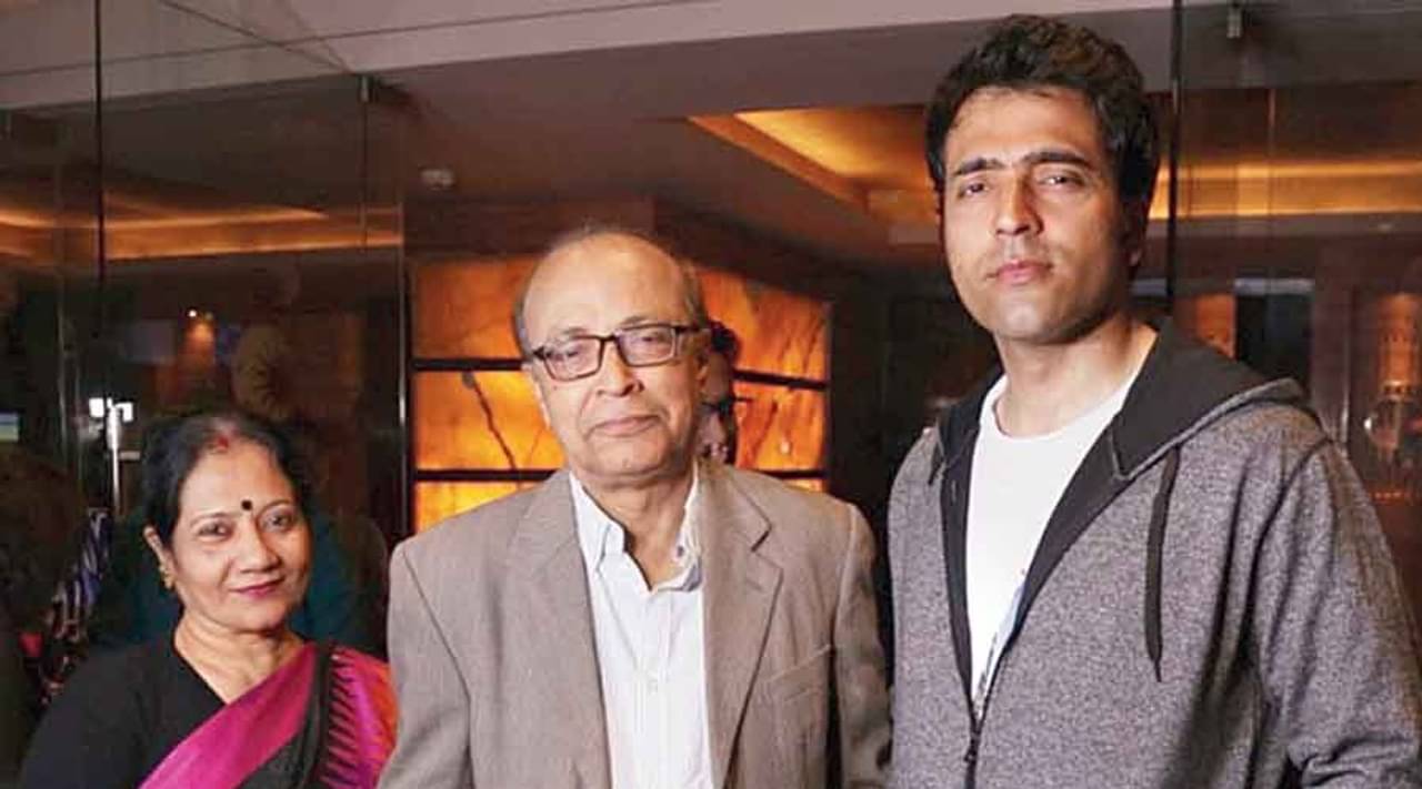 সৃজিতের সেটে মাথায় ভেঙে পড়ে কাঁচ, বাবার খোঁজে হাসপাতালে ছুট আবিরের