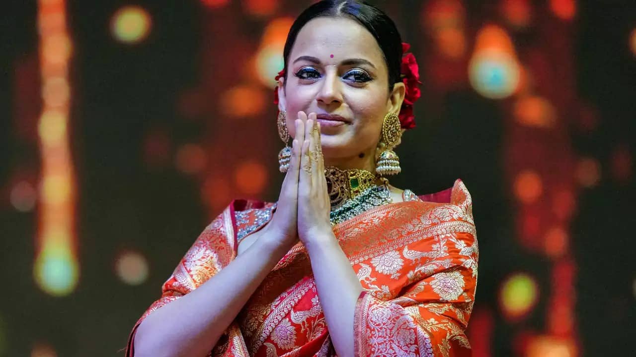 নগদ ১ লাখ, সঙ্গে আরও..., সাংসদ হতেই রাতারাতি কত আয় বাড়ল কঙ্গনার