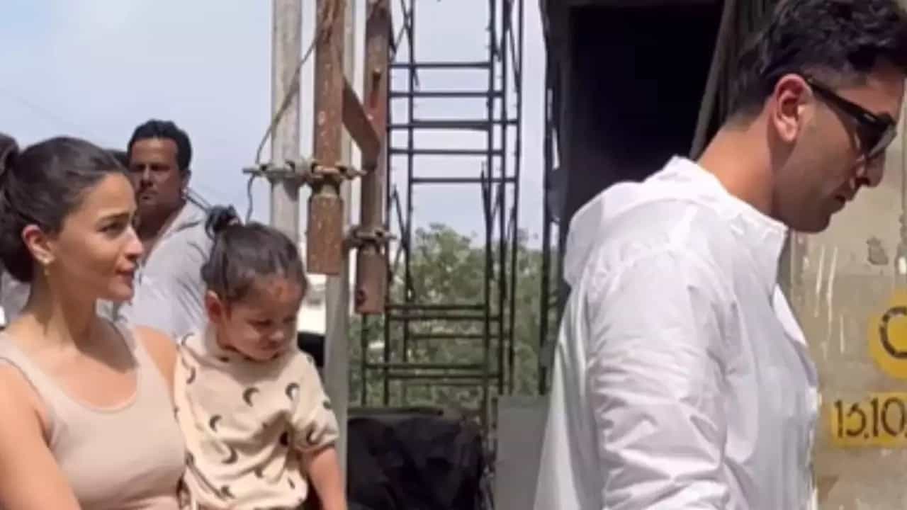 রাহার মুখে বিরক্তির ছাপ, ২৫০ কোটির সম্পত্তির তদারকিতে খুদে কাপুর রাহার মুখে বিরক্তির ছাপ, ২৫০ কোটির সম্পত্তির তদারকিতে খুদে কাপুর