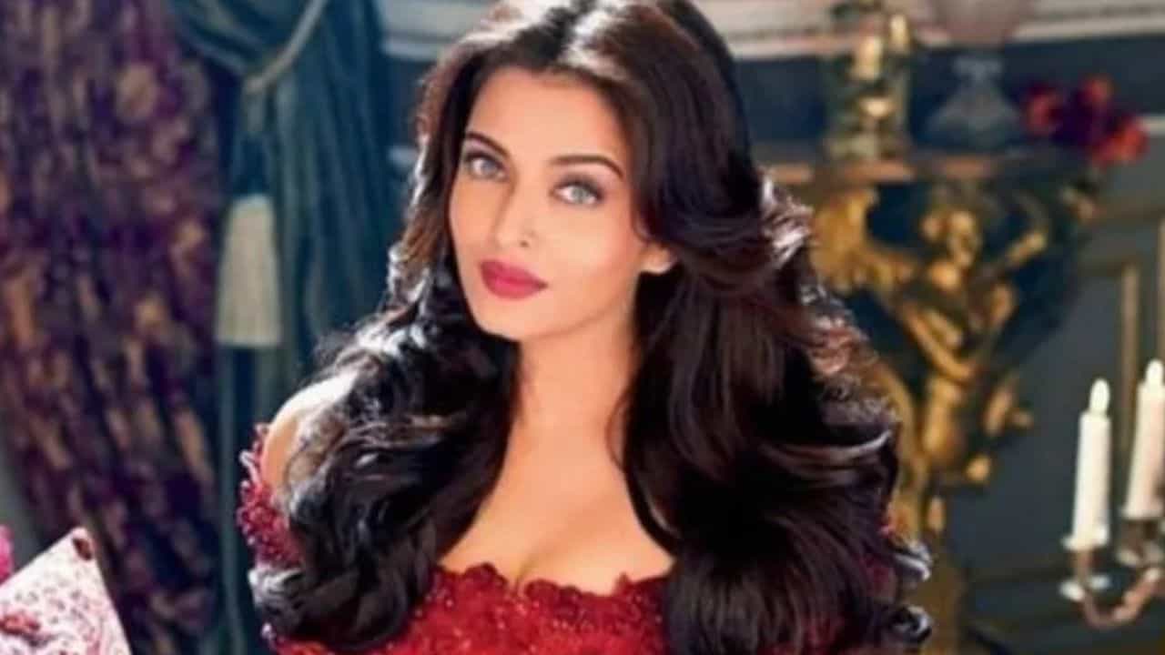 এই দেশে ঐশ্বর্যর নামে আছে ফুল, বলুন তো কোথায়? এই দেশে ঐশ্বর্যর নামে আছে ফুল, বলুন তো কোথায়?