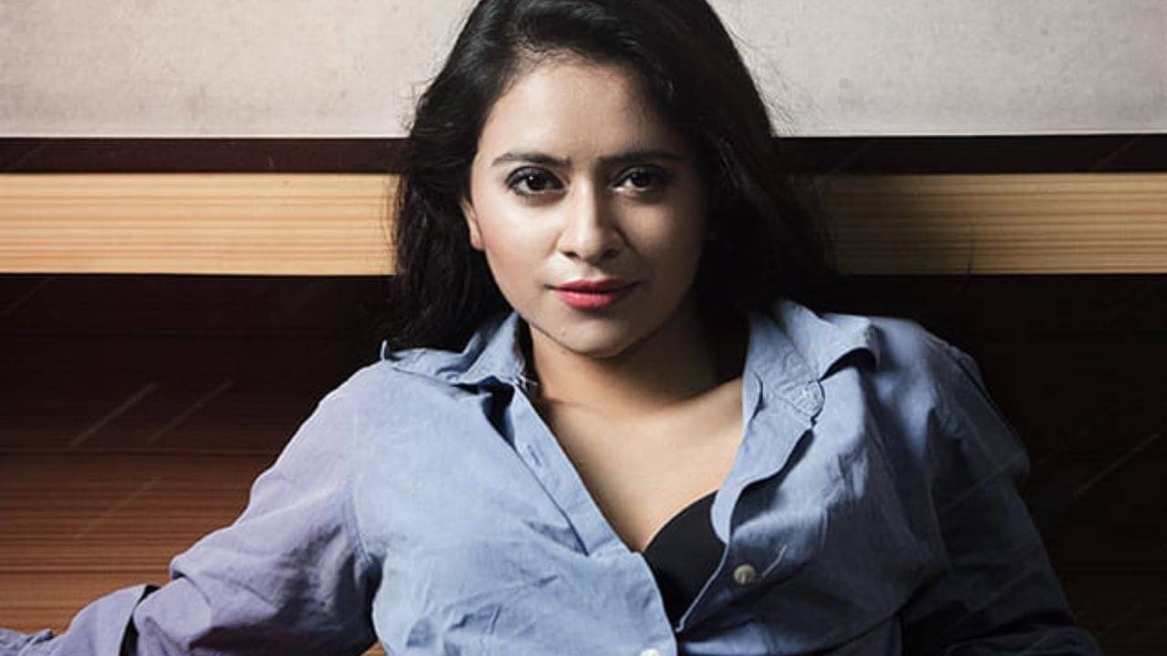 Video: খুব লম্বা নন বলে ফসকেছে রোল! ভিডিয়ো তৈরি করে যোগ্য জবাব অভিনেত্রী আয়েশা ভট্টাচার্যর