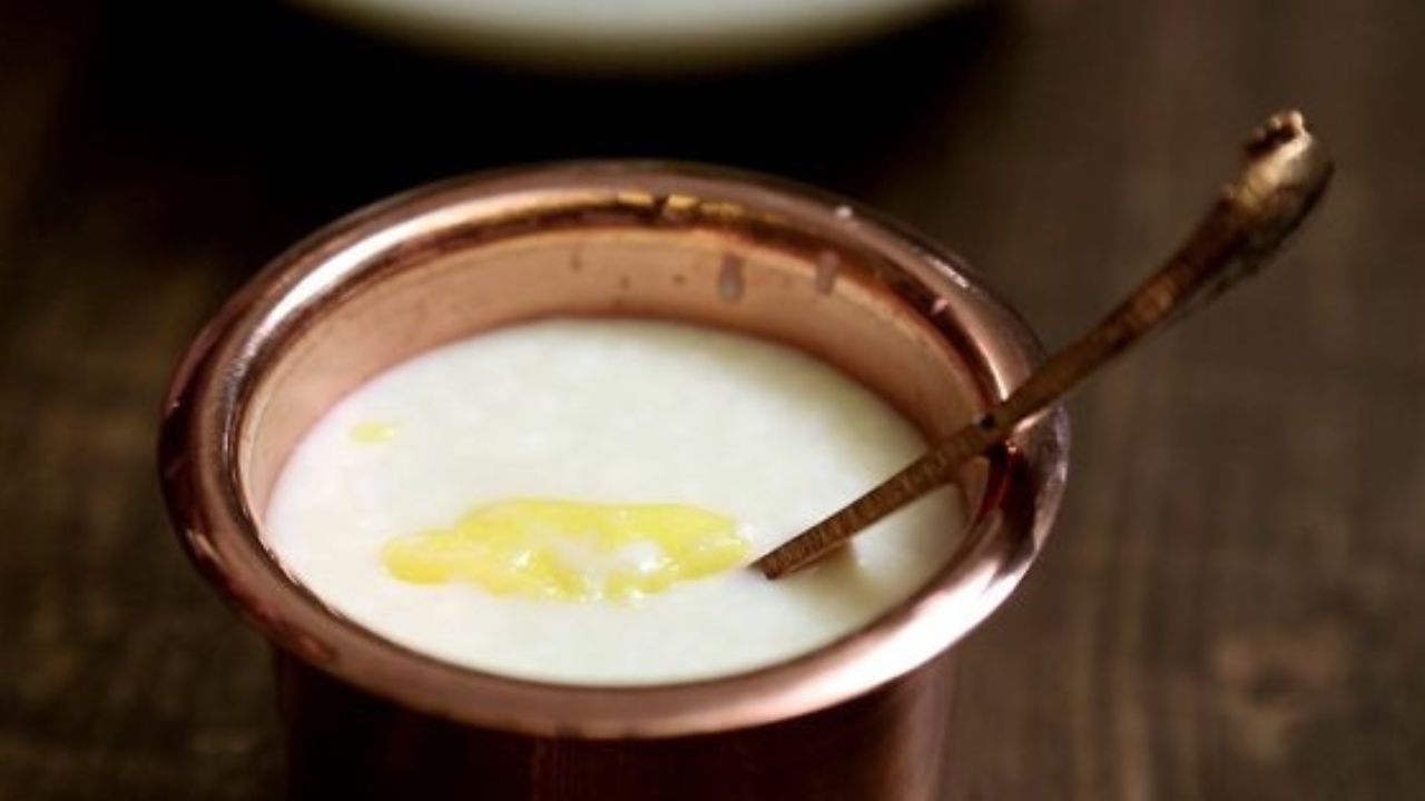 দুধ, দই, ঘি, মধু ও চিনি দিয়ে পঞ্চামৃত তৈরি করা হয়, তবে তুলসী পাতা না দিলে তা অমৃত বলে গণ্য হয় না। নারায়ণ অর্থাৎ ভগবান শালিগ্রামের স্নানও পঞ্চামৃত দিয়ে করা হয়। সাধারণত লোকেরা পঞ্চামৃত প্রস্তুত করে এবং পূজার সময় প্রসাদ হিসেবে বিলি করা হয়। পঞ্চামৃত মানে পাঁচটি বিশুদ্ধ ও পবিত্র জিনিস দিয়ে তৈরি একটি বিশুদ্ধ পানীয়।