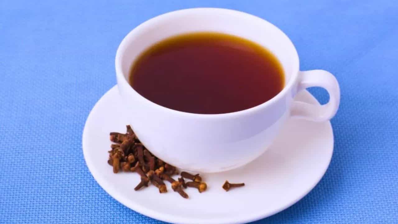 Power of Cloves Tea: রোজ খাওয়ার পর খান এক কাপ লবঙ্গের চা, খেলেই 'ম্যাজিক' হবে রাতে Power of Cloves Tea: রোজ খাওয়ার পর খান এক কাপ লবঙ্গের চা, খেলেই 'ম্যাজিক' হবে রাতে