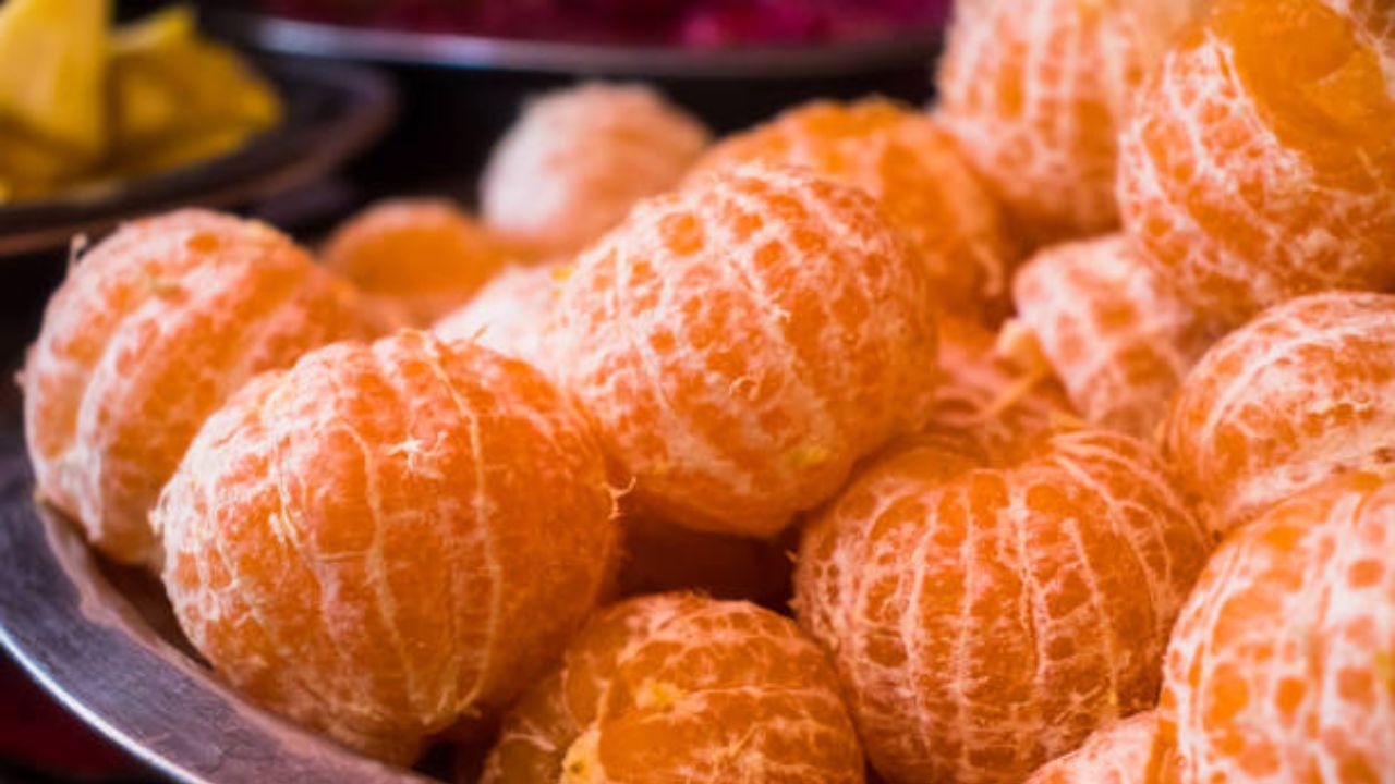 কমলালেবুর রসে উচ্চ পরিমাণে ভিটামিন সি রয়েছে। এছাড়াও পটাশিয়াম ও ক্যালশিয়াম রয়েছে। এই দুই ইলেক্ট্রোলাইট  স্নায়ু ও পেশির কার্যকারিতা উন্নত করে। 