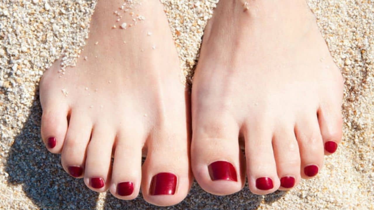 Feet Tanning: রোদে পুড়ে ট্যান পড়েছে পায়ে, ময়লা-সহ কালো ভাব দূর করুন এই ৪ টোটকায়