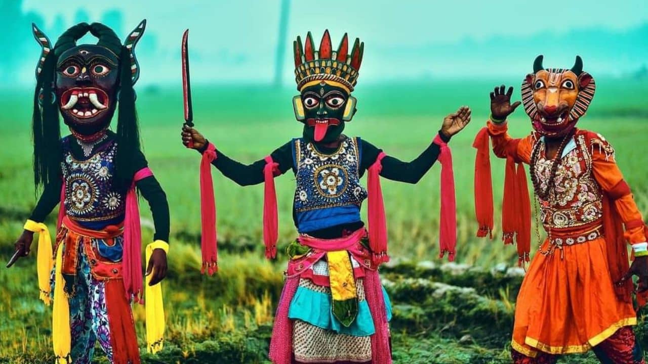 শুধু ছৌ নয়, হারাচ্ছে বাংলার আদি লোকনৃত্য গোমিরাও!
