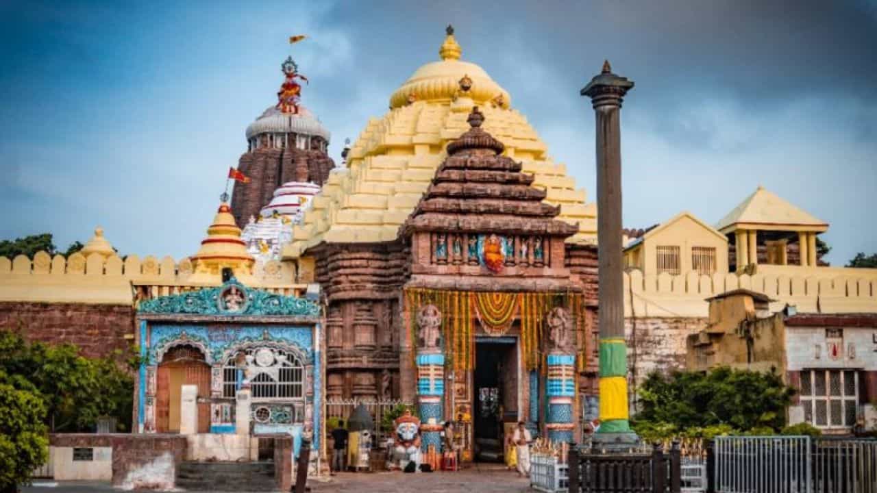 Puri Jagannath Temple: রথের আগে বড় সিদ্ধান্ত পুরীর মন্দিরে! জগন্নাথ দর্শনের জন্য় আর দাঁড়াতে হবে না লম্বা লাইনে Puri Jagannath Temple: রথের আগে বড় সিদ্ধান্ত পুরীর মন্দিরে! জগন্নাথ দর্শনের জন্য় আর দাঁড়াতে হবে না লম্বা লাইনে