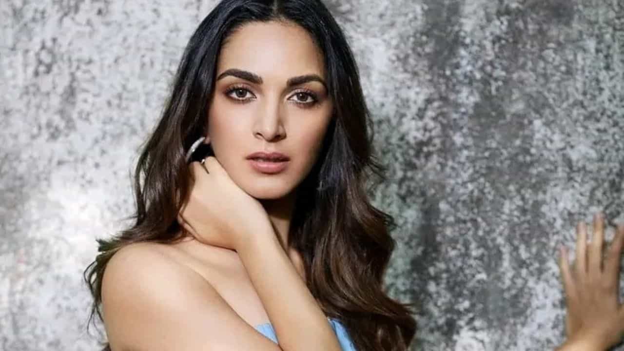 কিয়ারার দুর্ব্যবহার! ফ্লাইটকর্মীকে কাজু-কাঠবাদাম দিতে বলে ভয়ানক কাণ্ড ঘটালেন অভিনেত্রী, ক্ষুব্ধ অনেকেই... কিয়ারার দুর্ব্যবহার! ফ্লাইটকর্মীকে কাজু-কাঠবাদাম দিতে বলে ভয়ানক কাণ্ড ঘটালেন অভিনেত্রী, ক্ষুব্ধ অনেকেই...