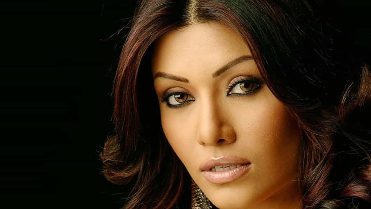 Koena Mitra: নোজ় জব করিয়ে পড়েন বিপদে, সেই কোয়েনা মিত্র এখন কেমন আছেন জানেন? Koena Mitra: নোজ় জব করিয়ে পড়েন বিপদে, সেই কোয়েনা মিত্র এখন কেমন আছেন জানেন?