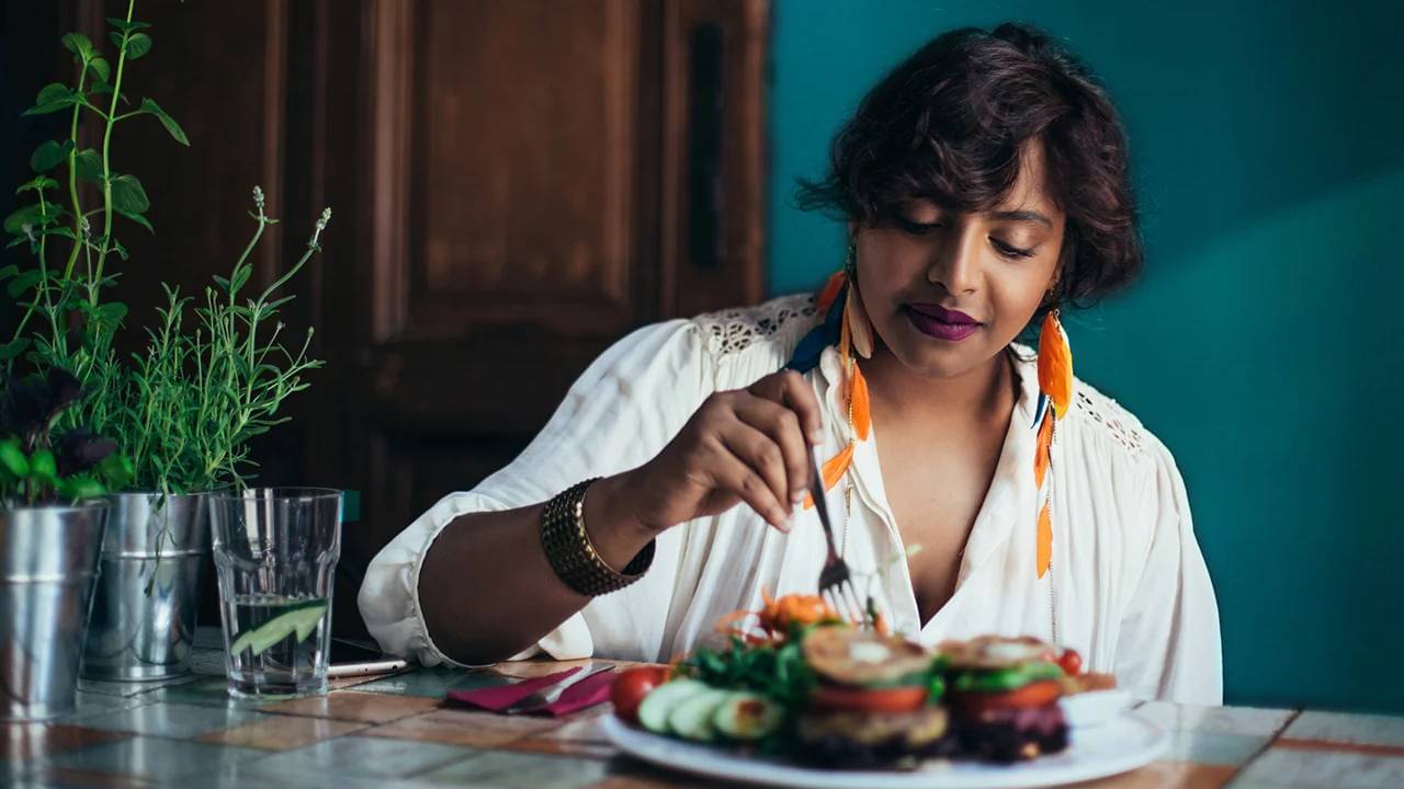 Weight Loss Tips: কম খাবার খেয়েও মোটা হচ্ছেন! নিশ্চয় এই ভুলগুলি করছেন