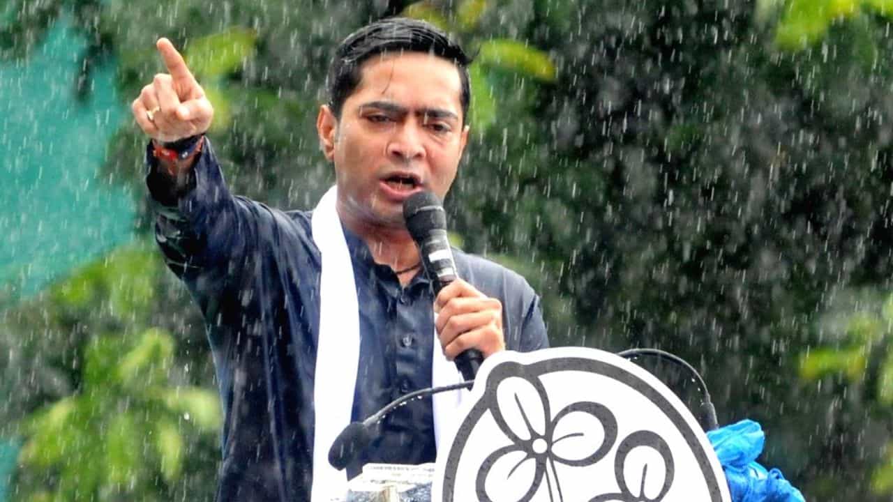 Abhishek Banerjee: ২১ জুলাইয়ের মঞ্চে দেখা যাবে তো অভিষেককে? ঘাসফুলের অন্দরে জোর জল্পনা Abhishek Banerjee: ২১ জুলাইয়ের মঞ্চে দেখা যাবে তো অভিষেককে? ঘাসফুলের অন্দরে জোর জল্পনা
