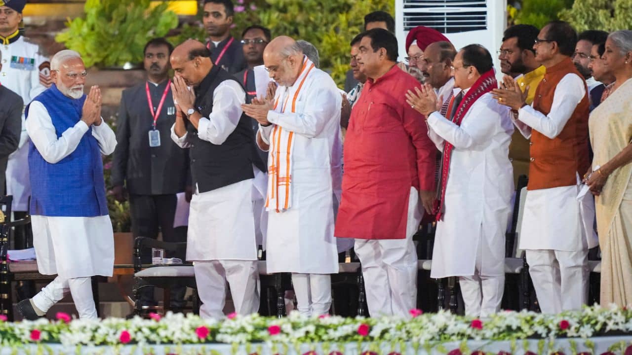 Modi New Cabinet: শপথ নিলেন ৭ প্রাক্তন মুখ্যমন্ত্রী, নরেন্দ্র মোদী ছাড়া তালিকায় আর কারা