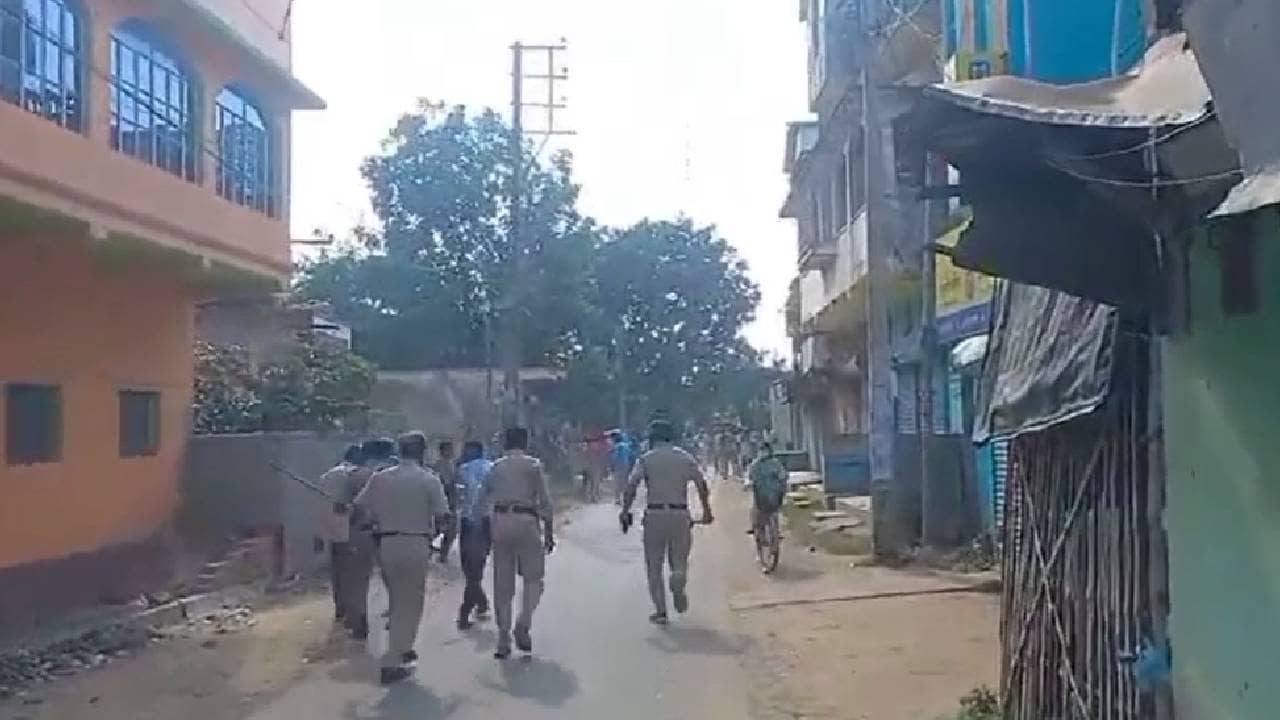 TMC: লাঠি নিয়ে ধাওয়া পুলিশের, তৃণমূলের গোষ্ঠীকোন্দলে উত্তপ্ত মেমারি