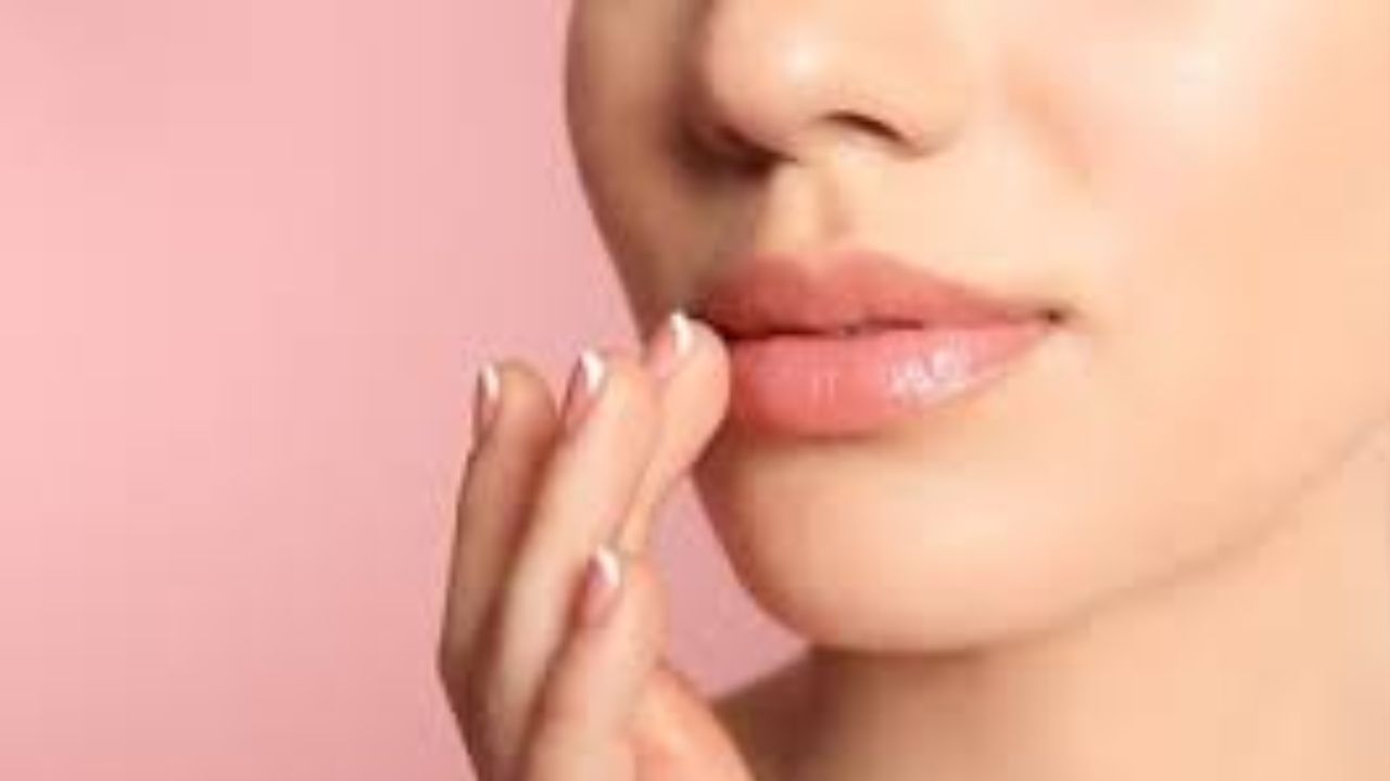 Pink Lip Tips: গোলাপি ঠোঁট পেতে চান? মেনে চলুন এই টিপস