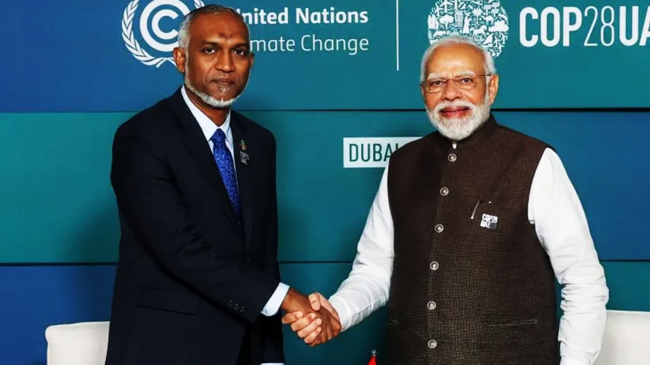 India-Maldives: 'মেরেছিস কলসির কানা, তাই বলে...', মুইজ্জুকে বার্তা মোদীর India-Maldives: 'মেরেছিস কলসির কানা, তাই বলে...', মুইজ্জুকে বার্তা মোদীর