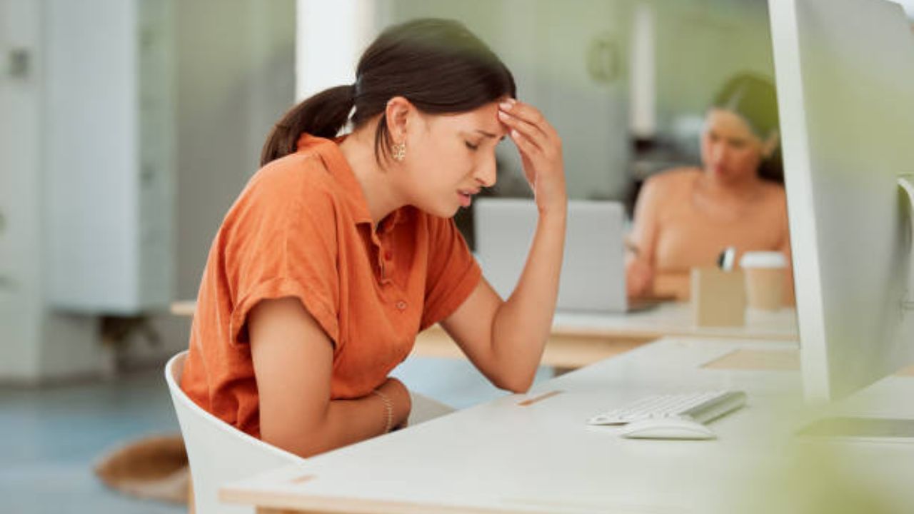 Period Fatigue: পিরিয়ড হলে কাজ করার এনার্জি এক্কেবারে চলে যায়? এই ৫ টিপস মানলে মাসের ওই ক'টা দিন থাকবে না কোনও কষ্ট