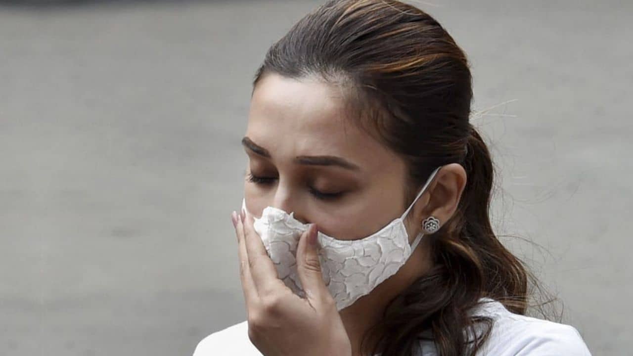 নিজের বাড়িতেই ক্ষতবিক্ষত মিমি চক্রবর্তী, নেপথ্যে কার হাত?