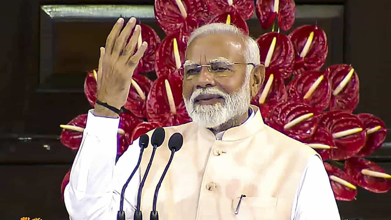 'দেশবাসী জানে, আমরা না হেরেছি, না আমরা হারব', মোদীর মুখে নতুন NDA-এর অর্থ 'দেশবাসী জানে, আমরা না হেরেছি, না আমরা হারব', মোদীর মুখে নতুন NDA-এর অর্থ