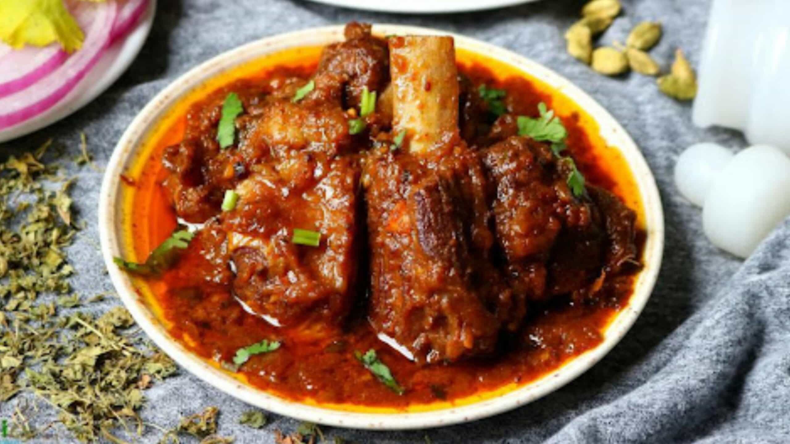 খাসির মাংস খেতে ভালোবাসেন না এ রকম খুব কমজনই রয়েছেন। যদিও স্বাস্থ্যের কারণে অনেকেই মুখ ফিরিয়ে থাকতে হয় এই মাংস থেকে।