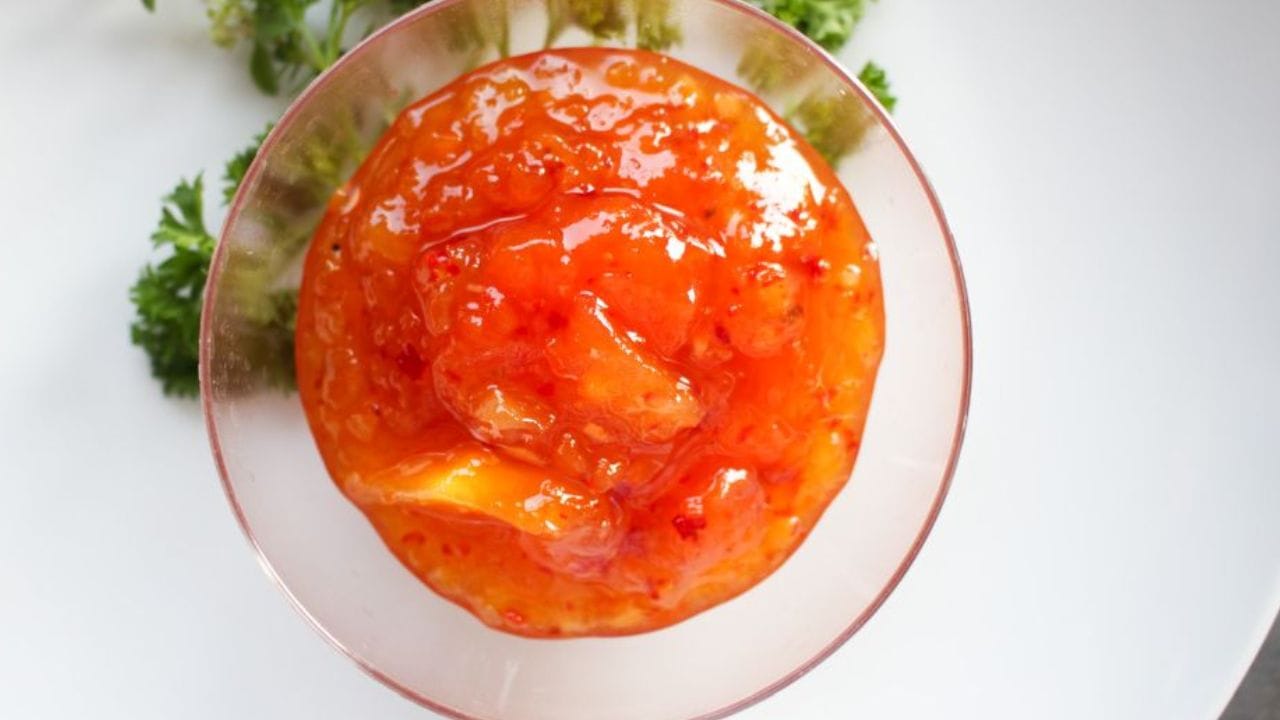 দিনের যে কোনও সময় আপনি পাকা পেঁপে খেতে পারেন। স্যালাদ হিসেবে পাকা পেঁপে খেতে পারেন। কিংবা আদা, ধনে, জিরে, লঙ্কার মতো উপাদান দিয়ে পাকা পেঁপের চাটনি বানিয়ে খেতে পারেন।