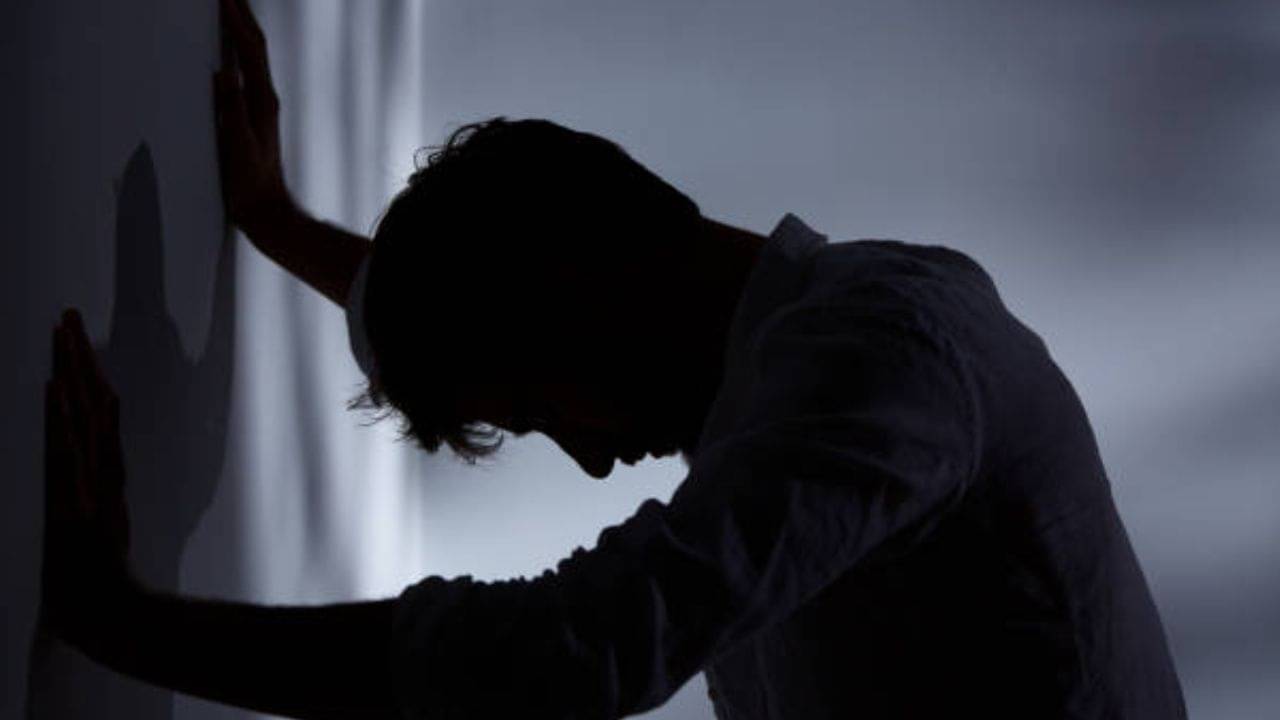 Schizophrenia: সিজোফ্রেনিয়া এক প্রজন্ম থেকে অন্য প্রজন্মে যেতে পারে, উপসর্গগুলি জানুন