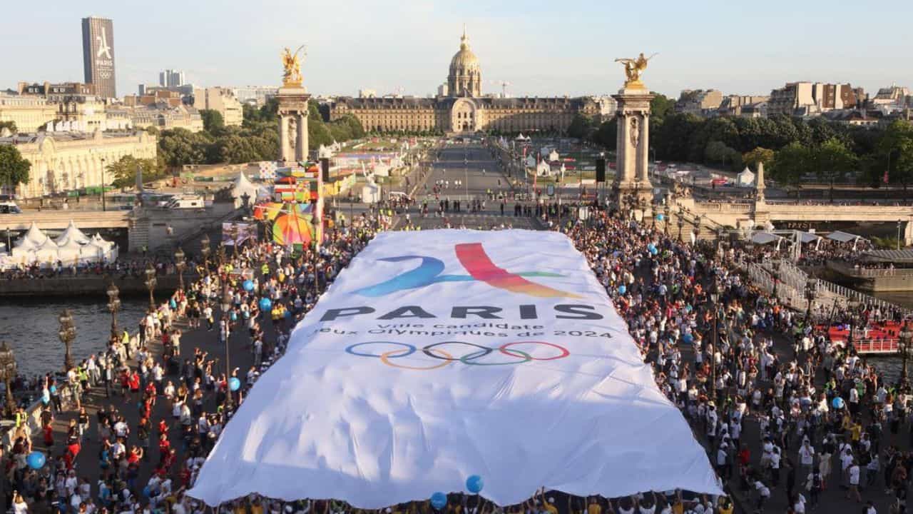 Paris 2024: ৩ মিলিয়ন কলা এবং ৩ লাখ কন্ডোম, ভালো'বাসা' দিতে তৈরি প্যারিস! Paris 2024: ৩ মিলিয়ন কলা এবং ৩ লাখ কন্ডোম, ভালো'বাসা' দিতে তৈরি প্যারিস!