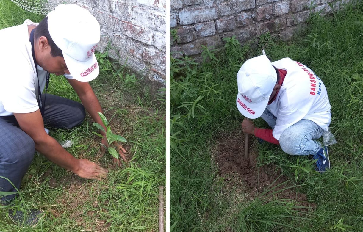 কেবল চারাগাছ রোপণ নয়, বিলি করা হয় প্রায় ৮০টি চারাগাছ। এই কাজে সংস্থার      স্বেচ্ছাসেবকরা তো ছিলেন, তবে তারই সঙ্গে পথচলতি মানুষদেরও আগ্রহ ছিল চোখে পড়ার মতো।