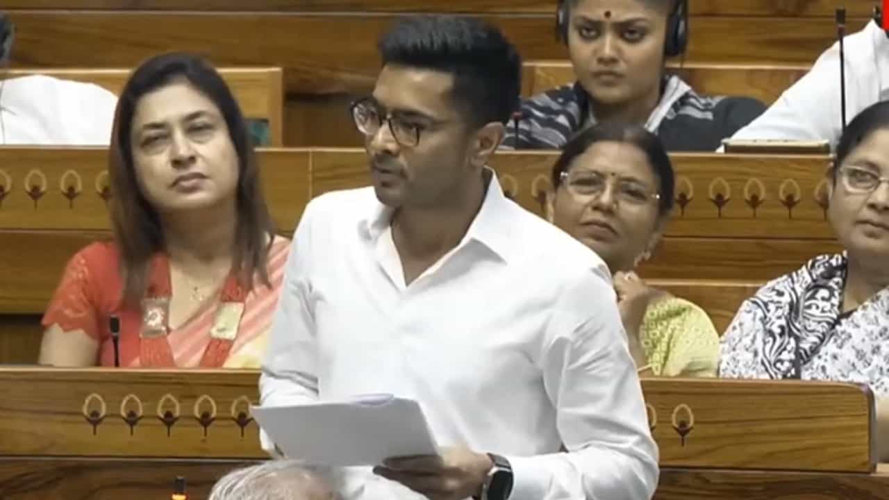 Abhishek in Lok Sabha: 'সিট বেল্ট বেঁধে নিন, মৌসম খারাপ হতে চলেছে', মোদী সরকারকে অভিষেকের হুঁশিয়ারি Abhishek in Lok Sabha: 'সিট বেল্ট বেঁধে নিন, মৌসম খারাপ হতে চলেছে', মোদী সরকারকে অভিষেকের হুঁশিয়ারি
