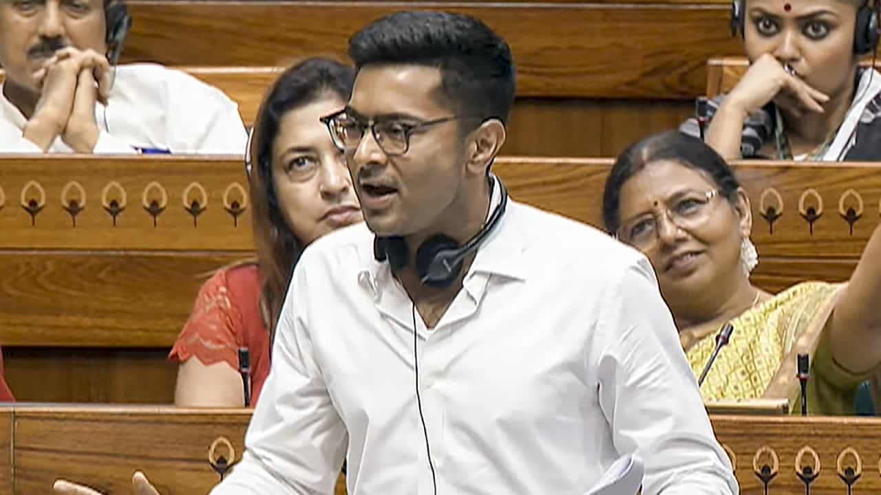 Abhishek Banerjee: 'অভিষেকের অভিযোগ মমতা সরকারের বিরুদ্ধে খাটে' Abhishek Banerjee: 'অভিষেকের অভিযোগ মমতা সরকারের বিরুদ্ধে খাটে'