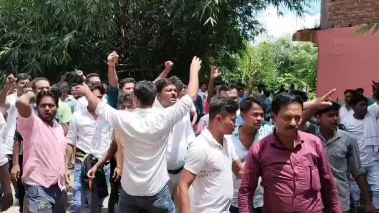 Hooghly: পঞ্চায়েত সমিতির দখলকে কেন্দ্র করে ধুন্ধুমার, মাথা ফাটল মহিলা সভাপতির Hooghly: পঞ্চায়েত সমিতির দখলকে কেন্দ্র করে ধুন্ধুমার, মাথা ফাটল মহিলা সভাপতির