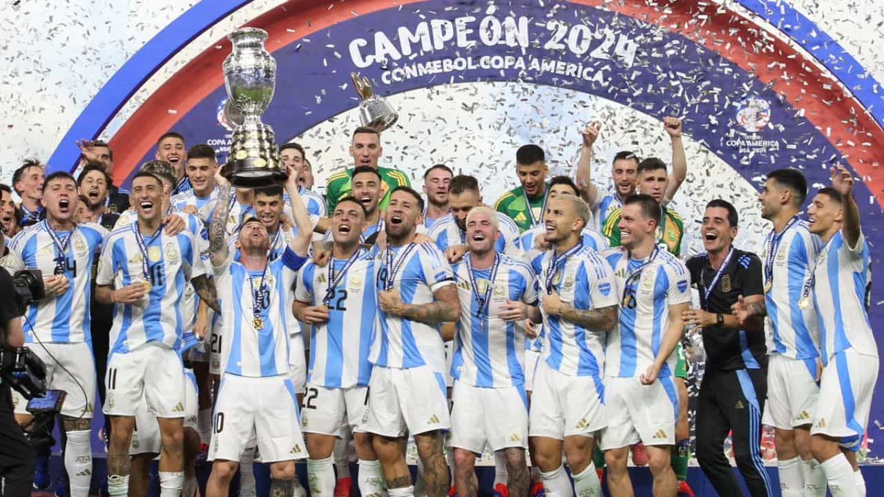 Argentina: মেসি-ব্রিগেডকে ক্ষমা চাইতে বলে মহাবিপদে, ছাঁটাই আর্জেন্টিনার ক্রীড়ামন্ত্রী Argentina: মেসি-ব্রিগেডকে ক্ষমা চাইতে বলে মহাবিপদে, ছাঁটাই আর্জেন্টিনার ক্রীড়ামন্ত্রী