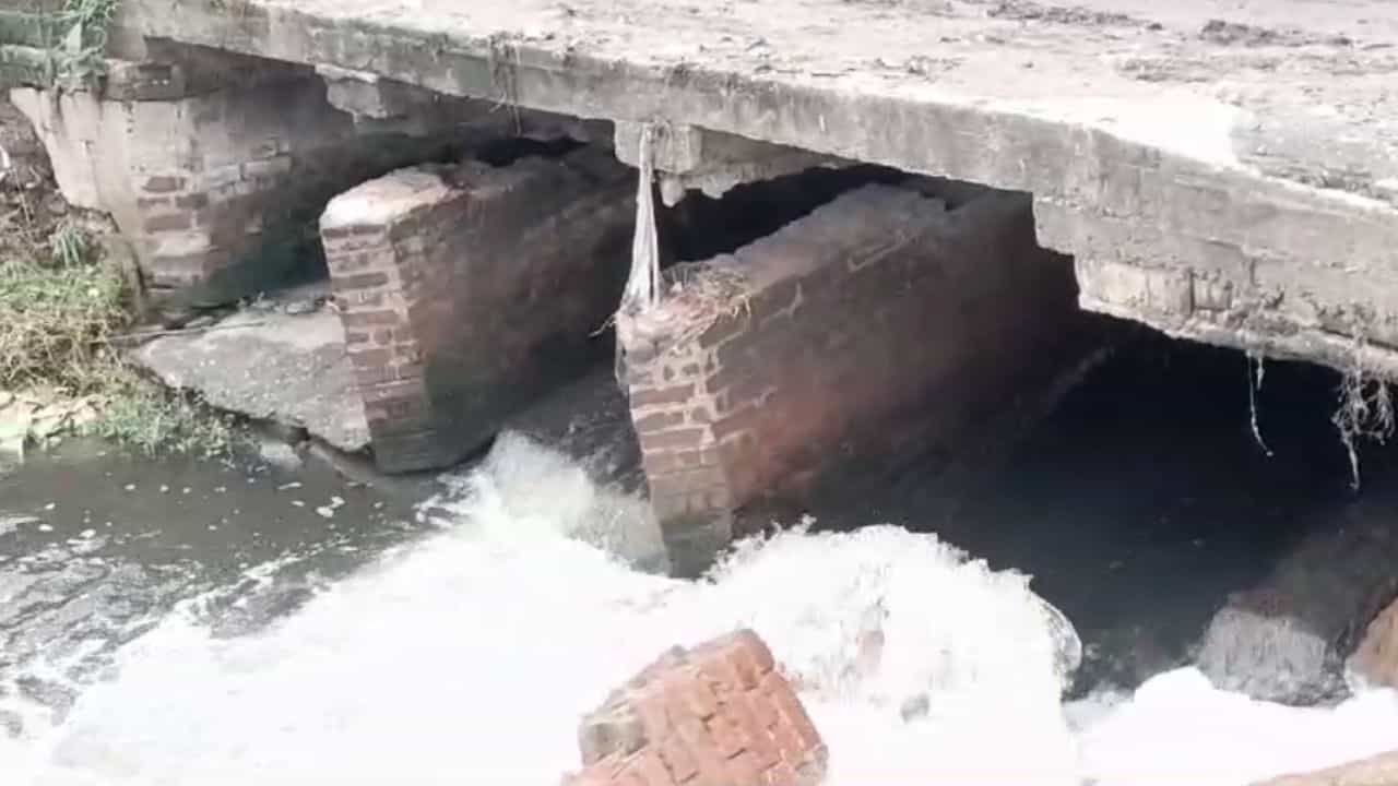 Asansol: ফের বৃষ্টিতে ভেসে গেল বেলুনিয়া ব্রিজ, বিচ্ছিন্ন দুই এলাকা Asansol: ফের বৃষ্টিতে ভেসে গেল বেলুনিয়া ব্রিজ, বিচ্ছিন্ন দুই এলাকা