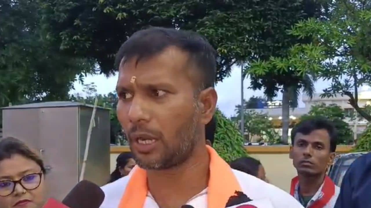 Ashok Dinda: কয়েকজন ধরাকে সরা জ্ঞান করছেন...আমিই সব..ছড়ি ঘোরাব এমন চলবে না..., BJP-র অন্দরে কাদের কথা ফাঁস করলেন দিন্দা?