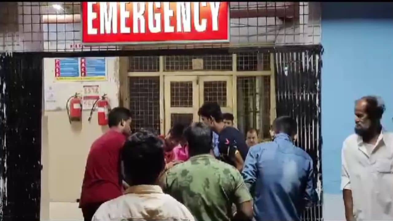 Hooghly: বিজেপি কর্মীকে রাস্তায় ফেলে লোহার রড-বাঁশ দিয়ে মার, ধনিয়েখালিতে ভোট পরবর্তী হিংসার অভিযোগ