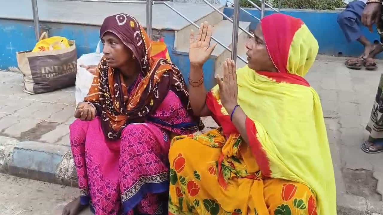 Bankura: হাসপাতালে ছুটির দিনই রক্তারক্তি কাণ্ড! বিষ্ণুপুর সুপার স্পেশালিটি হাসপাতালে অস্থায়ী কর্মীর বিরুদ্ধে ‘দাদাগিরির’ অভিযোগ Bankura: হাসপাতালে ছুটির দিনই রক্তারক্তি কাণ্ড! বিষ্ণুপুর সুপার স্পেশালিটি হাসপাতালে অস্থায়ী কর্মীর বিরুদ্ধে ‘দাদাগিরির’ অভিযোগ
