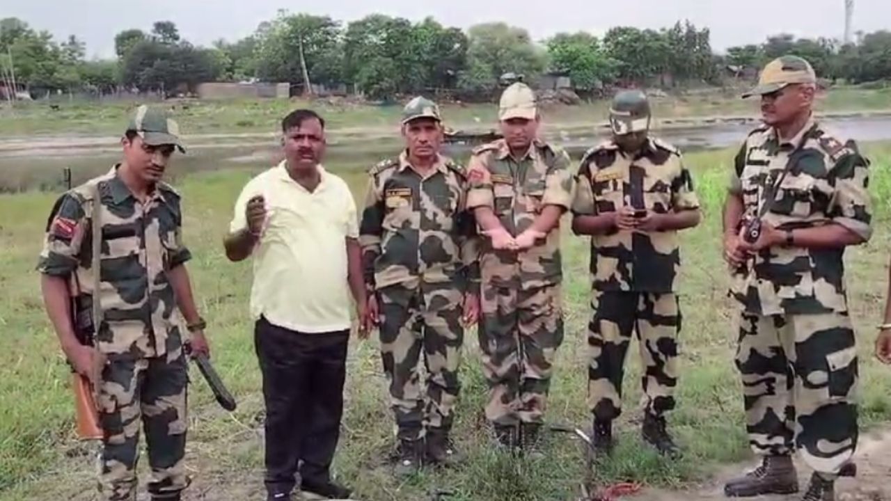 BSF: রডের ভিতর ঢুকিয়ে রেখেছিল ওইটা, হাতেনাতে ধরে ফেলল BSF