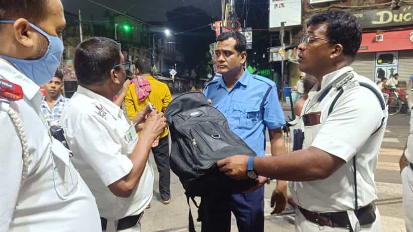 Kolkata: খাস কলকাতায় এমজি রোডে পরিত্যক্ত ব্যাগ ঘিরে বোমাতঙ্ক, চেন খুলতেই ঘুম উড়ে গেল পুলিশের