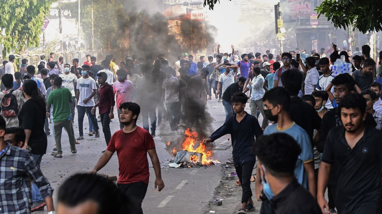 Bangladesh Quota Andolon: বন্ধ ইন্টারনেট, বন্ধ সরকারি চ্যানেল, বাংলাদেশে প্রাণ গেল আরও ১৯ জনের