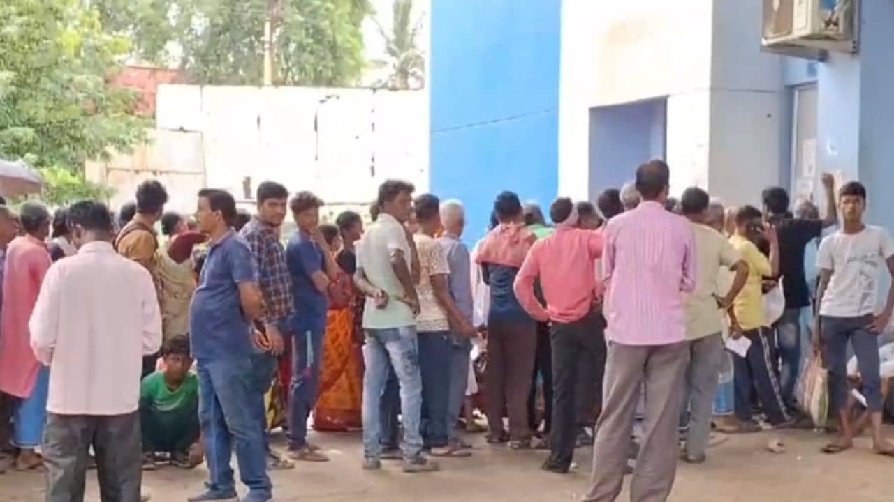 Bankura: রক্ত পরীক্ষার নামে হচ্ছে সরকারি হাসপাতালে হচ্ছেটা কী! বাঁকুড়ার হাসপাতালে ভয়ঙ্কর অভিযোগ