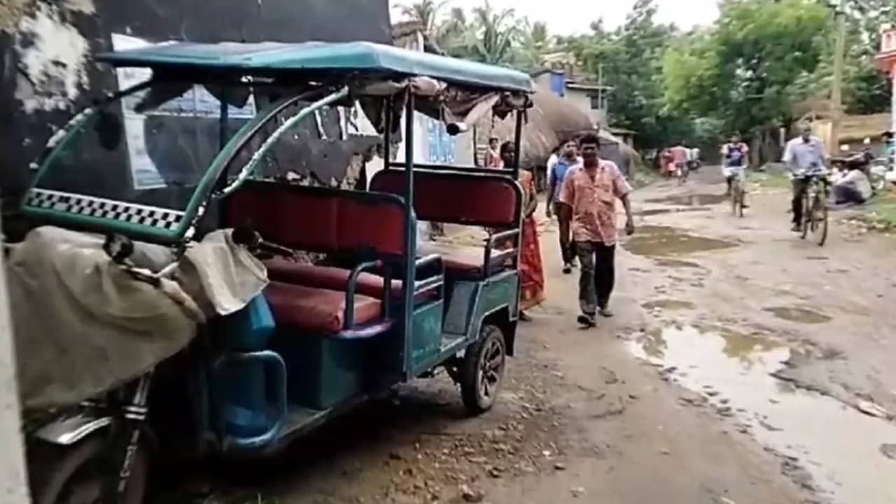 Bankura: রাতে বেরিয়েছিল টোটো নিয়ে, মধ্যরাতে এল ফোনটা, খবর শুনে ঘুম উড়ে গেল মাধবের পরিবারের