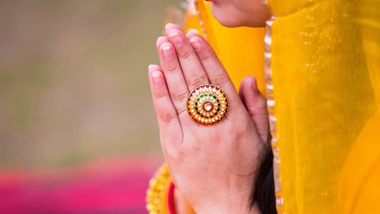 Bhavishya Purana: জীবনে এই নিয়ম মানলে সমাজে সম্মান-সুনাম বাড়বে তরতরিয়ে, আসবে না কোনও বাধা-বিপত্তি Bhavishya Purana: জীবনে এই নিয়ম মানলে সমাজে সম্মান-সুনাম বাড়বে তরতরিয়ে, আসবে না কোনও বাধা-বিপত্তি