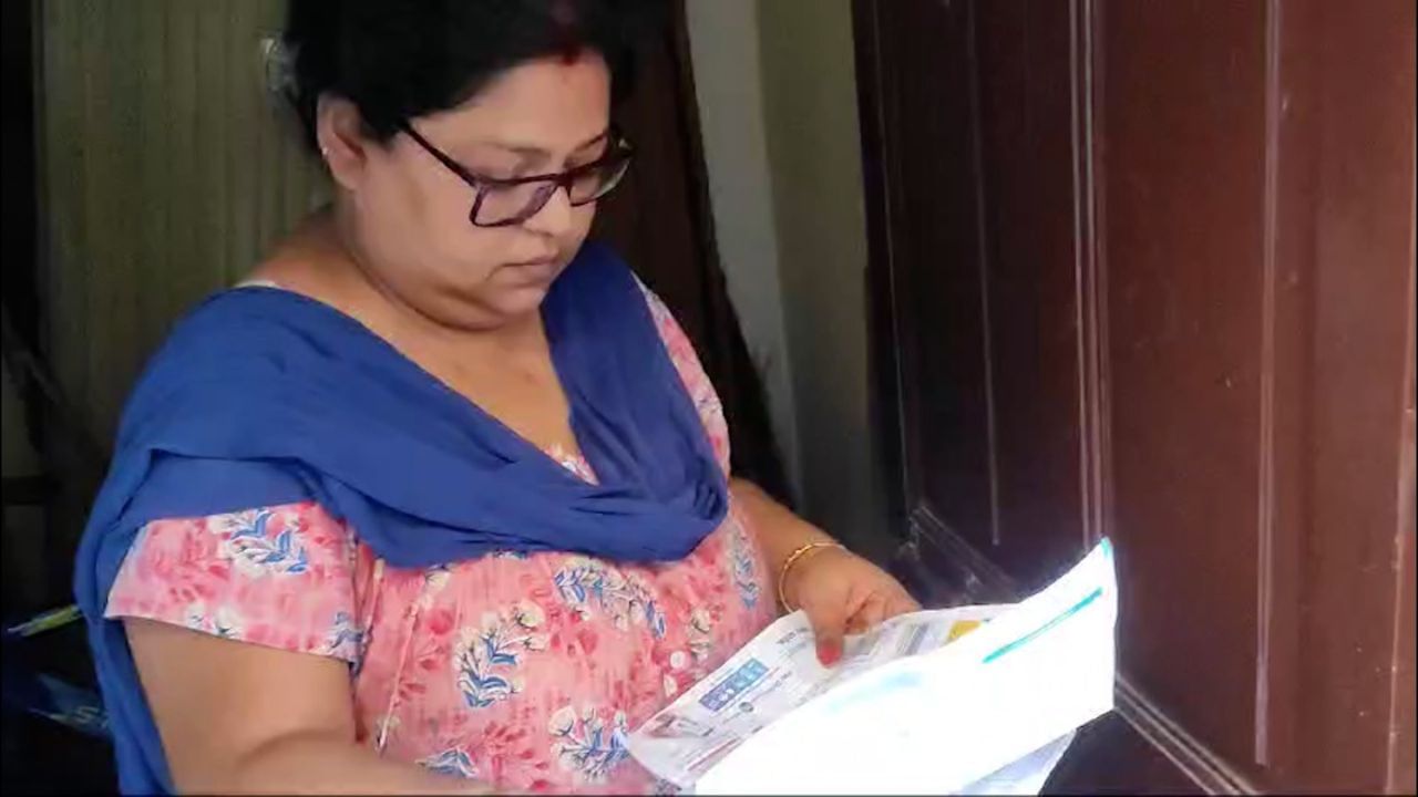 Electric Bill: মাসে ১৫ হাজার টাকা বিদ্যুতের বিল! CESC-র আকাশছোঁয়া বিলে 'নতুন বিপদ' FPPAS চার্জ Electric Bill: মাসে ১৫ হাজার টাকা বিদ্যুতের বিল! CESC-র আকাশছোঁয়া বিলে 'নতুন বিপদ' FPPAS চার্জ