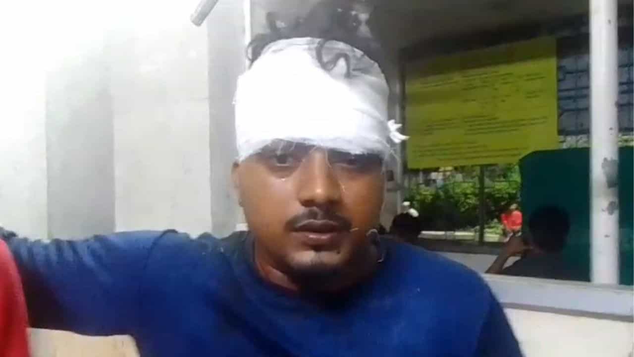 Canning: 'শীতলা মন্দিরের সামনে রোজ মদের আসর বসে, আমি বারণ করতেই এই হাল করেছে' Canning: 'শীতলা মন্দিরের সামনে রোজ মদের আসর বসে, আমি বারণ করতেই এই হাল করেছে'