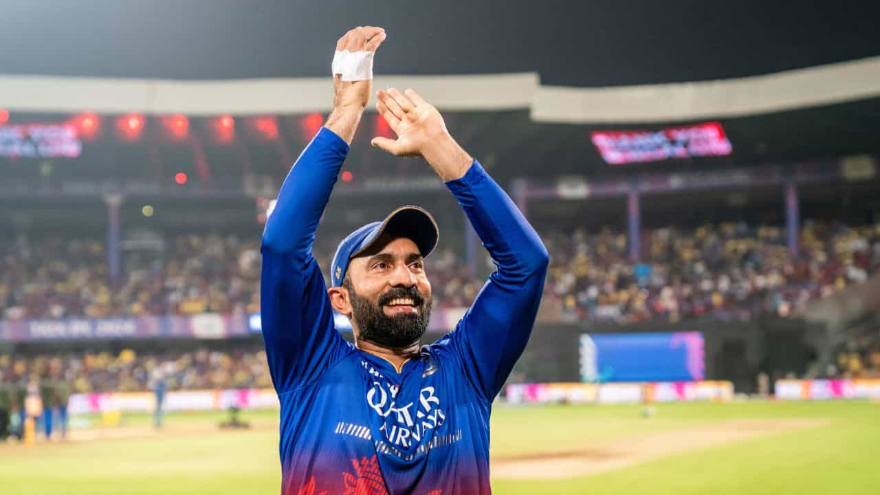 Dinesh Karthik: দীনেশ কার্তিককে ছাড়ল না RCB, আগামী আইপিএলে নতুন দায়িত্বে ফিনিশার Dinesh Karthik: দীনেশ কার্তিককে ছাড়ল না RCB, আগামী আইপিএলে নতুন দায়িত্বে ফিনিশার