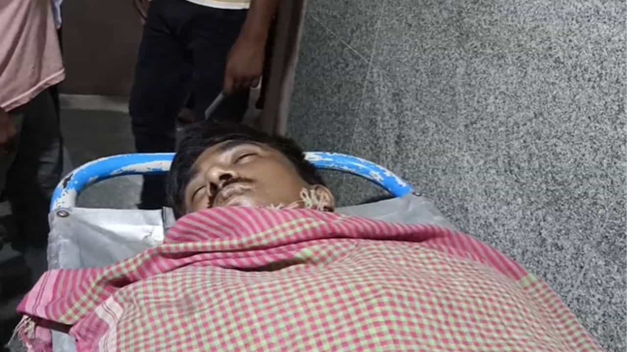 Death: আচমকাই লাগল শক, মুহূর্তে শেষ তরতাজা প্রাণ Death: আচমকাই লাগল শক, মুহূর্তে শেষ তরতাজা প্রাণ