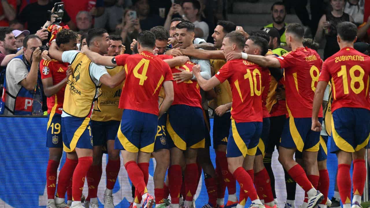 EURO 2024, SPN vs ENG: দামাল ইয়ামালদের কামালে নত ইংরেজ ঔদ্ধত্য! সেরা দল স্পেনই চ্যাম্পিয়ন EURO 2024, SPN vs ENG: দামাল ইয়ামালদের কামালে নত ইংরেজ ঔদ্ধত্য! সেরা দল স্পেনই চ্যাম্পিয়ন